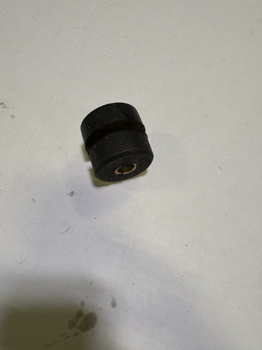 ISOLATORS, Rubber (43665)