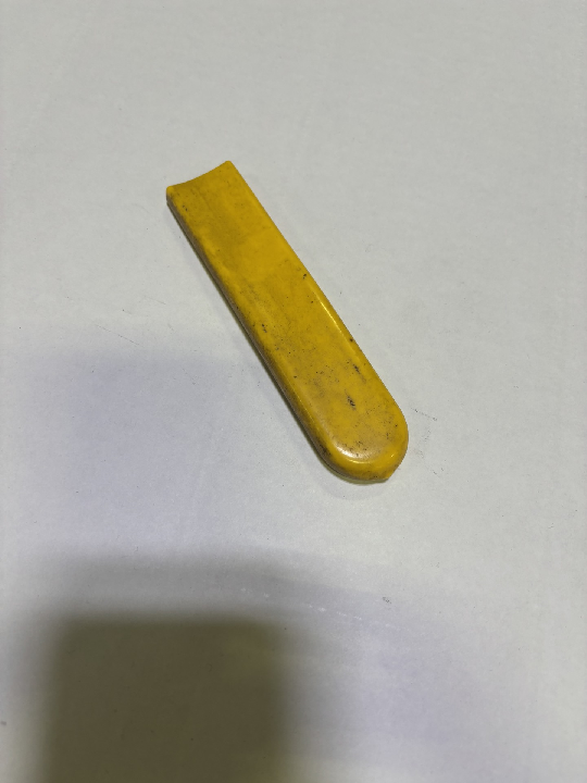 HANDLE COVER, YELLOW PLASTIC (D72040)