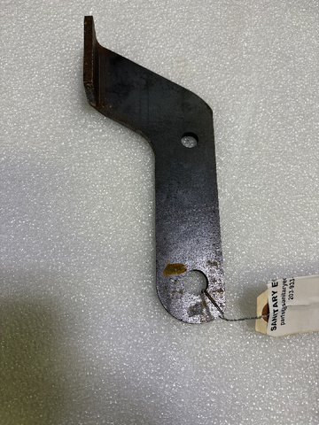 PLATE RETAINER RIGHT HAND (REVISION A) (D75082)