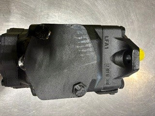 Double Hydraulic Pump (T6DC-35-28, CCW, Keyed Shaft), Labrie part HYP01496, view 3